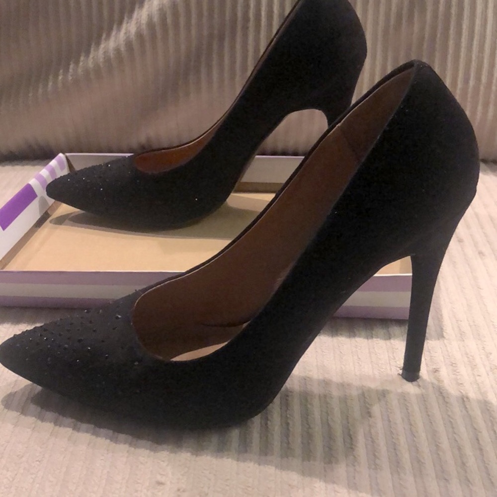 Chinese Laundry size 37.5 - 7 black